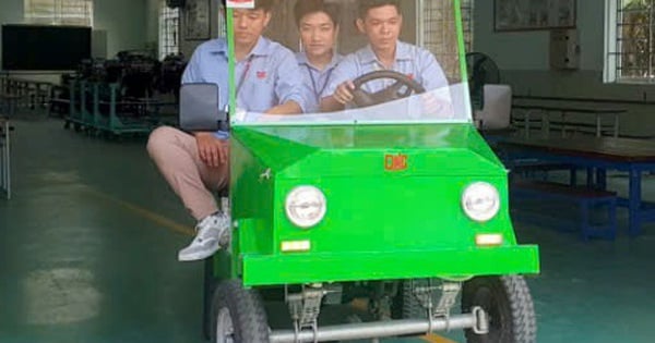 Después de más de 4 años, el coche eléctrico fabricado por los estudiantes de Can Tho sigue funcionando bien.