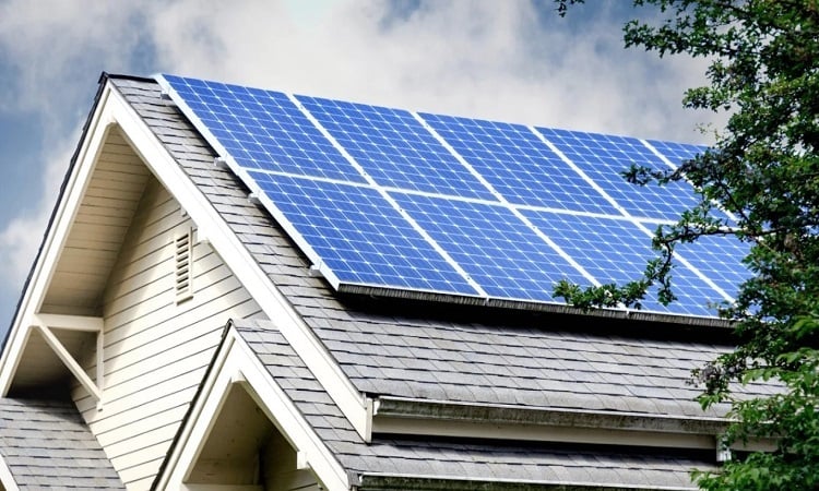 How much do solar panels save on electricity bills?