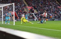 Vòng 28 Premier League: Tottenham giậm chân ở vị trí thứ 4, Chelsea đứt mạch thắng