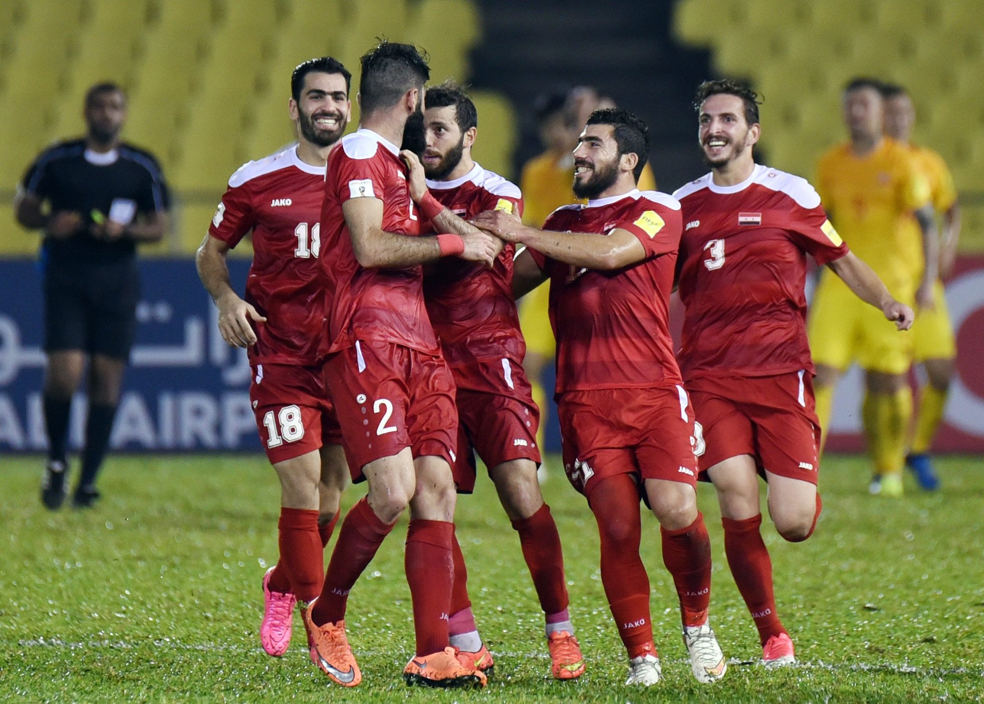 Đội Syria rất mạnh, thầy trò HLV Troussier đối phó ra sao? - Ảnh 3.