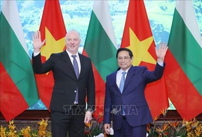 El primer ministro Pham Minh Chinh se reúne con el presidente de la Asamblea Nacional de Bulgaria