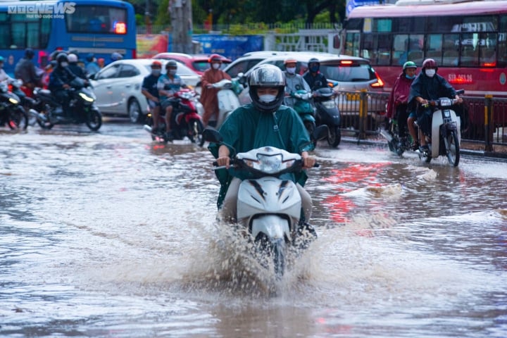 พยากรณ์อากาศอันตรายในทะเล และพายุฝนฟ้าคะนองกระจายในภาคใต้ - 1