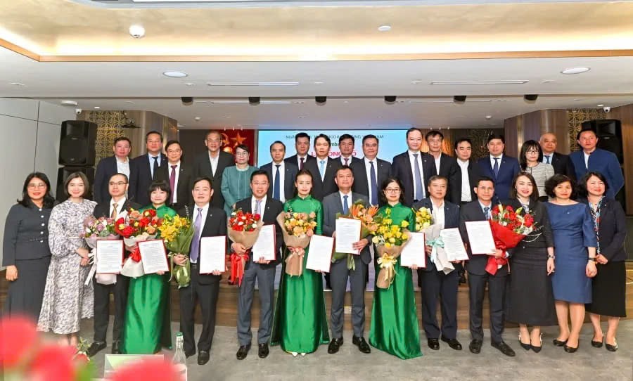 After receiving the mandatory transfer, Vietcombank seconded and appointed a series of senior personnel to CB.