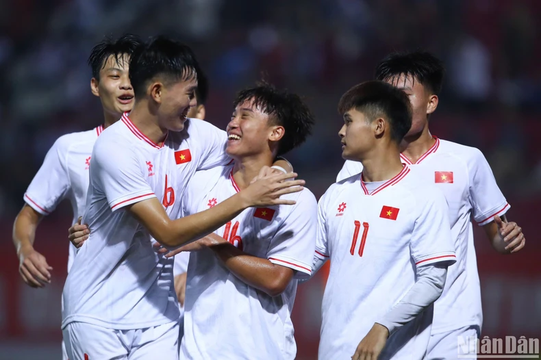 Éliminatoires asiatiques U20 : le Vietnam bat le Bhoutan 5-0 (photo 3)