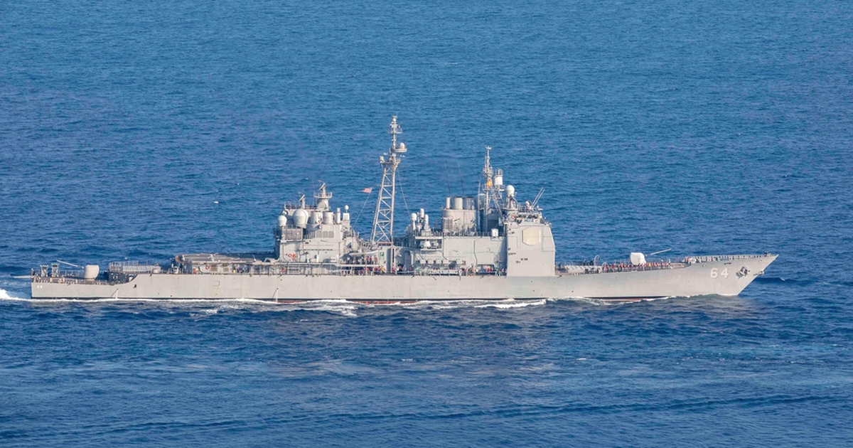 Un barco de la Guardia Costera de Estados Unidos casi derriba dos aviones de combate amigos en el Mar Rojo