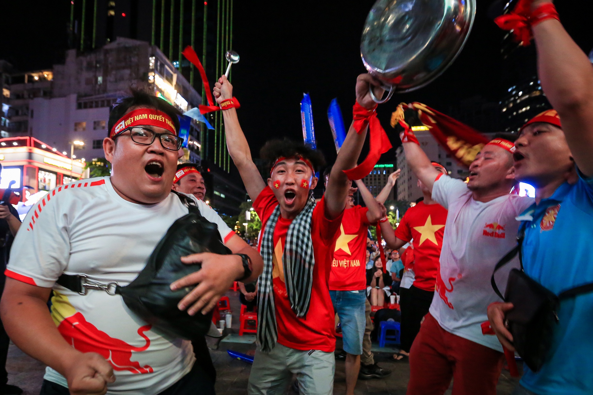 Tưng bừng ngày tuyển bóng đá nữ Việt Nam vô địch SEA games 32 - Ảnh 6.