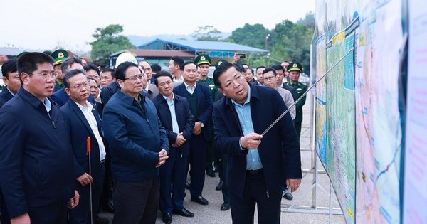 Prime Minister surveys Lao Cai – Hanoi railway construction project