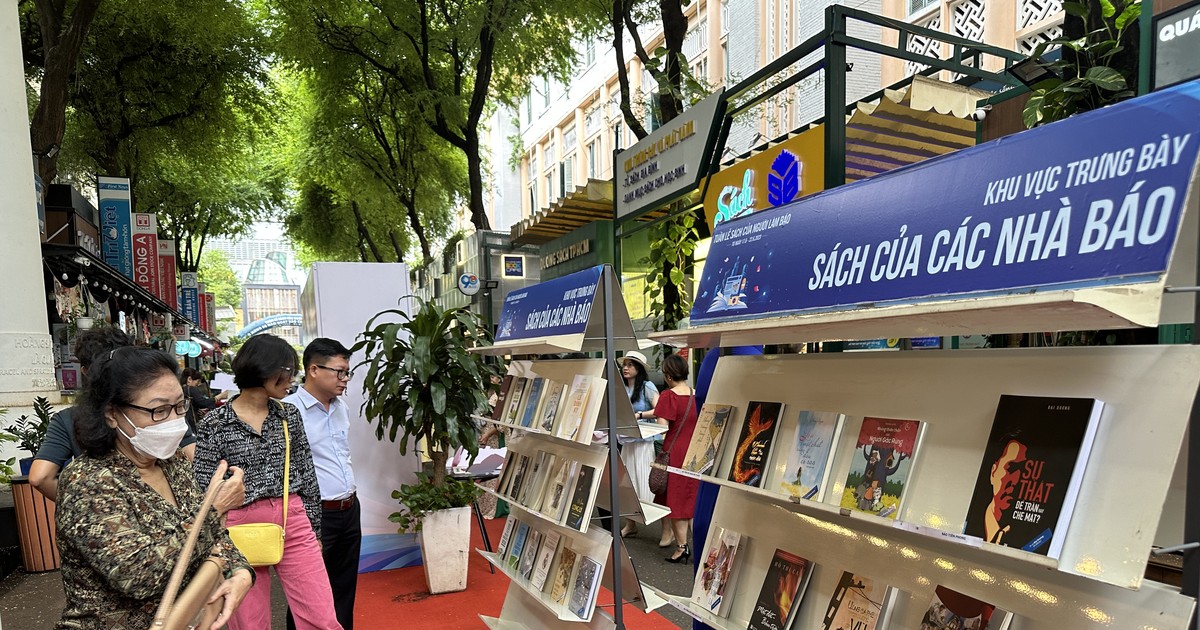 Nearly 300 books by journalists at "Journalists' Book Week"