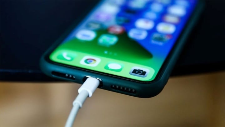 Очень важно выбрать правильное зарядное устройство для вашего iPhone. (Иллюстрация)