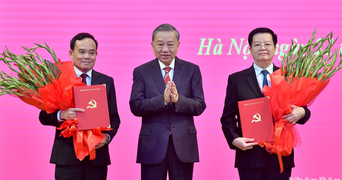 [Photo] Ceremony to announce the Decision to assign Central Committee members to hold the positions of Head of the Central Economic Commission and Head of the Central Mass Mobilization Commission