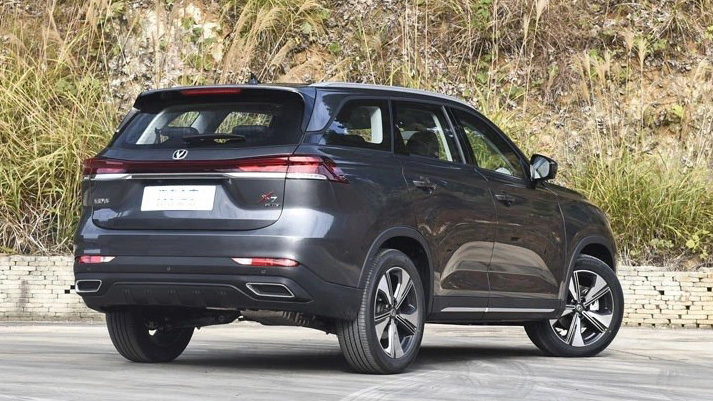Changan X7 Plus 2024 side view image 4