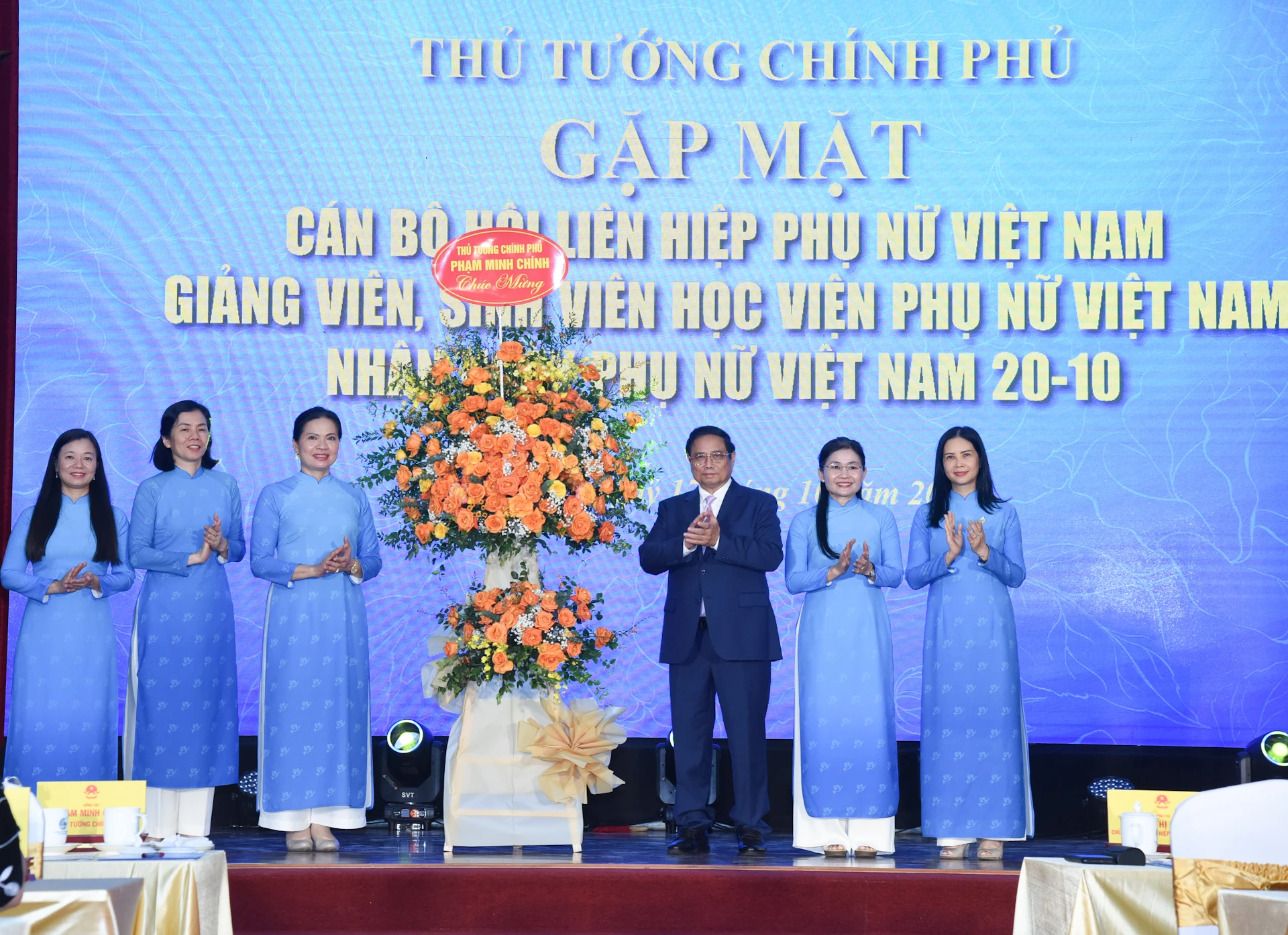 [Photo] Prime Minister Pham Minh Chinh visits Vietnam Women's Academy photo 11