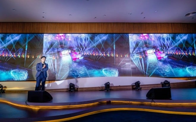 Mega Grand World Hanoi brings the first boat stage to Vietnam photo 1