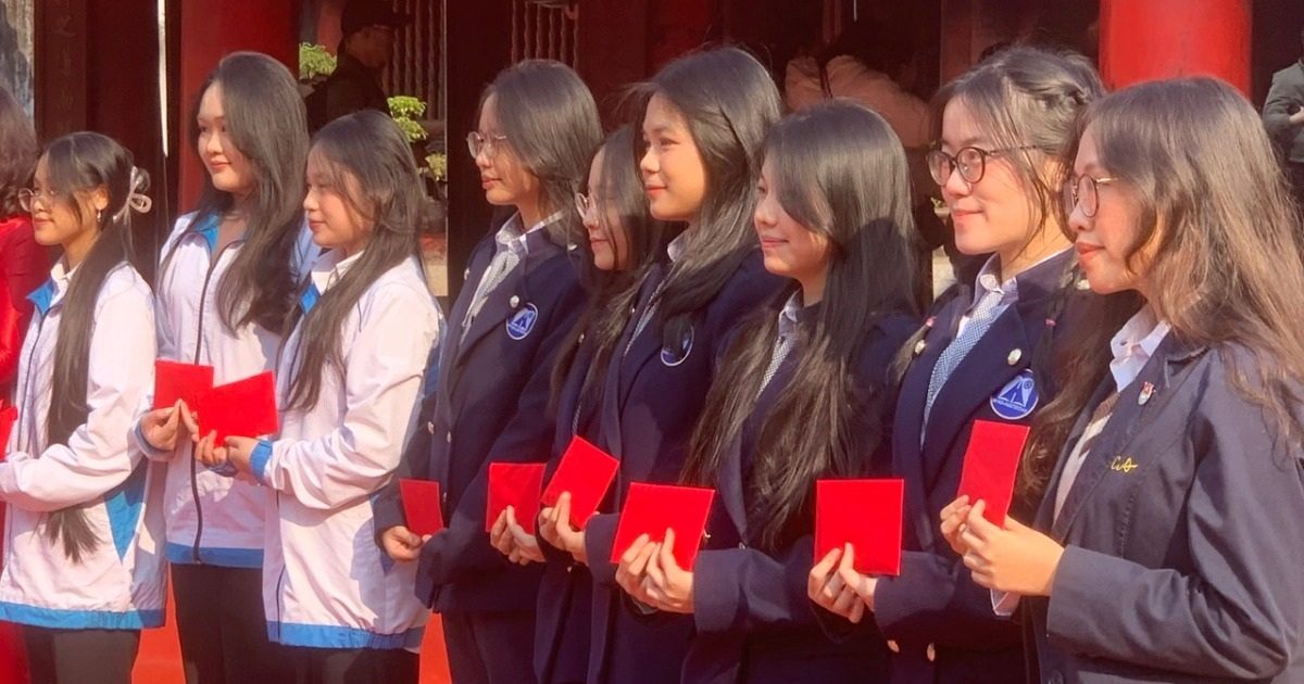 Hanoi lidera el ranking de los mejores estudiantes del país tras anunciar los resultados del examen nacional de excelencia