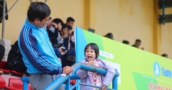 ‘Tan chảy' với những câu chuyện đáng yêu trên khán đài