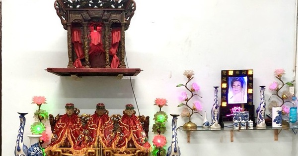 The ancestral altar and the altar of artist Phung Ha have been installed at Thi Nghe Nursing Center.