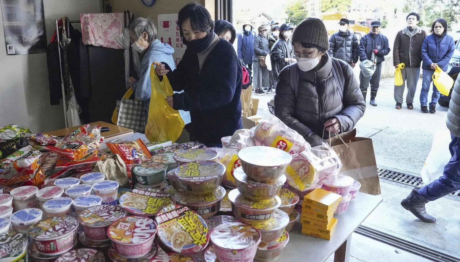 tremblement de terre au Japon, sauvez de nombreuses personnes après le tremblement de terre, des centaines de personnes sont toujours portées disparues, photo 2