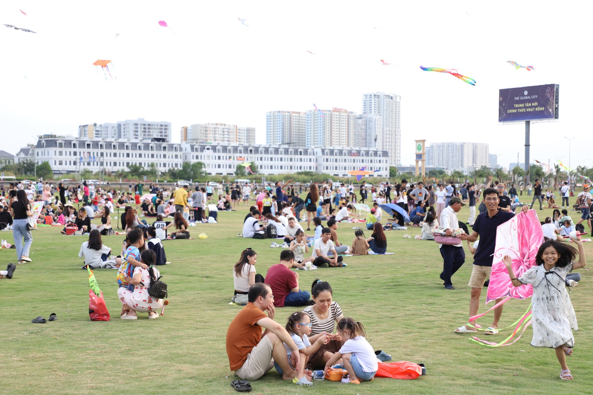 Thousands of people flock to the East of Ho Chi Minh City to 'live slowly' photo 5