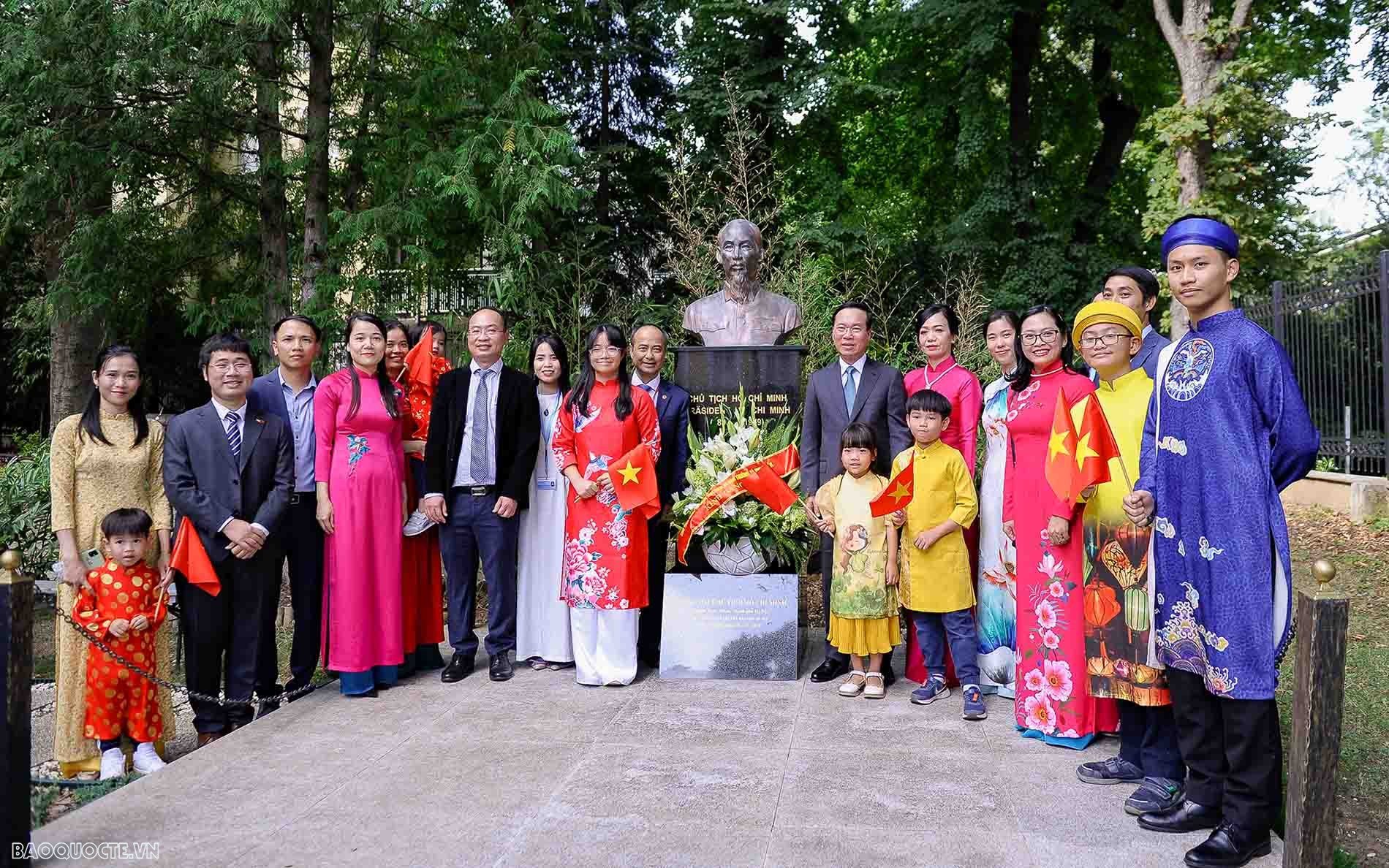 Chủ tịch nước Võ Văn Thưởng và Phu nhân thăm Đại sứ quán Việt Nam tại Áo