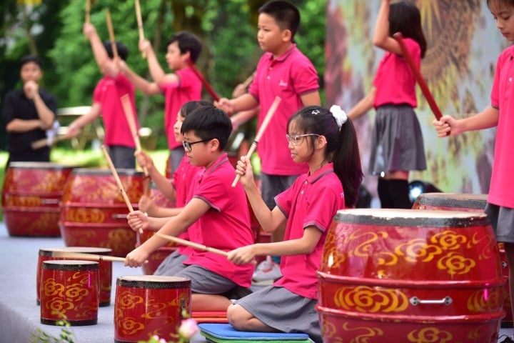 Les étudiants étaient enthousiasmés par la chaleureuse et brève cérémonie d'ouverture, accueillant la nouvelle année scolaire 2023-2024 à l'école TH, Chua Boc, Hanoi, le matin du 5 septembre.