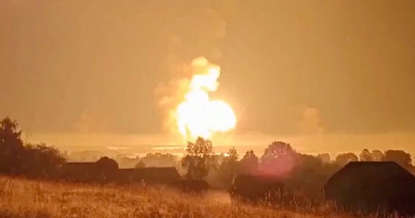 Huge explosion at Russian weapons depot, Moscow urgently evacuated