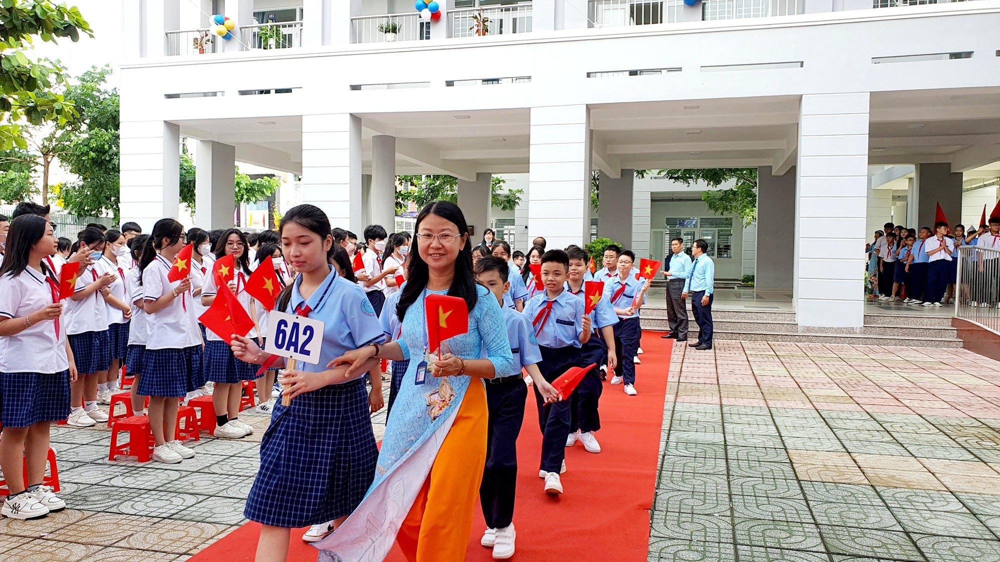 Phó chủ tịch TP.HCM Dương Anh Đức dự khánh thành trường THCS hiện đại - Ảnh 7.