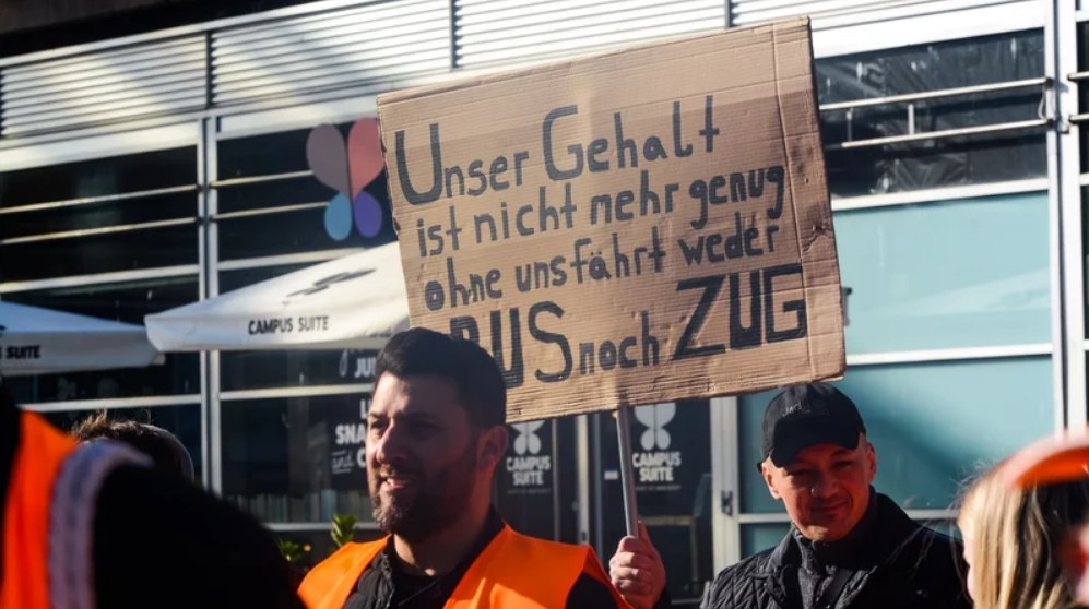 Monde - Allemagne : l'aéroport devient le théâtre d'une grève, 700 vols annulés