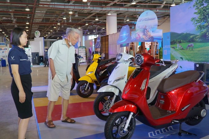 Vinfast displayed 5 electric motorbike models: Evo 200, Feliz S, Klara S, Vento S, Theon S. Photo: Le Tan