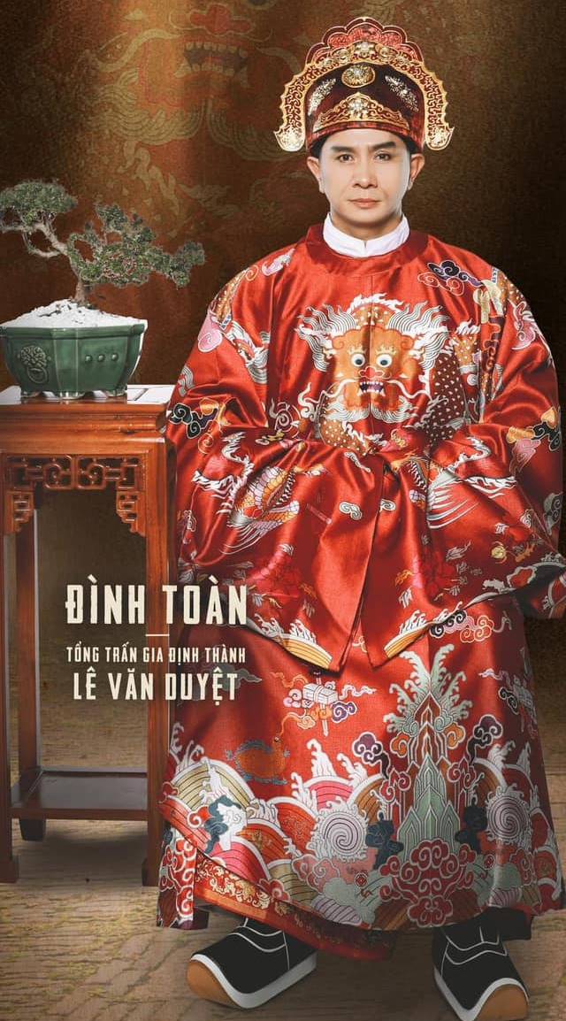 The character of Le Van Duyet in the play “The Left General Le Van Duyet - The Man with 9 Death Sentences” played by actor Dinh Toan. Photo: School History Stage
