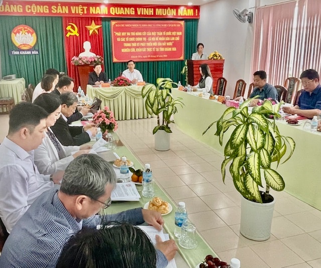 El equipo de investigación del proyecto nacional está trabajando en Khanh Hoa.