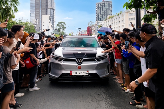 VinFast VF 7 và VF 9 nổi bật trong dàn xe sang tham dự hành trình siêu xe Gumball 3000