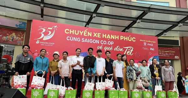 Saigon Co.op khởi hành chuyến xe hạnh phúc đưa 900 người dân về quê đón tết