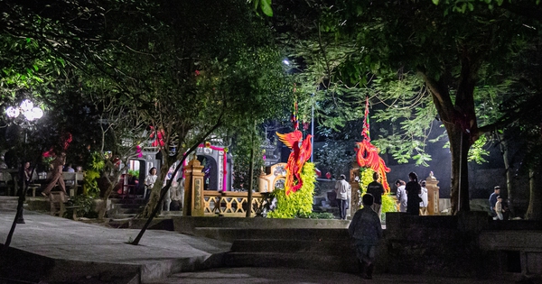 Des touristes du monde entier viennent au festival de la Déesse Mère