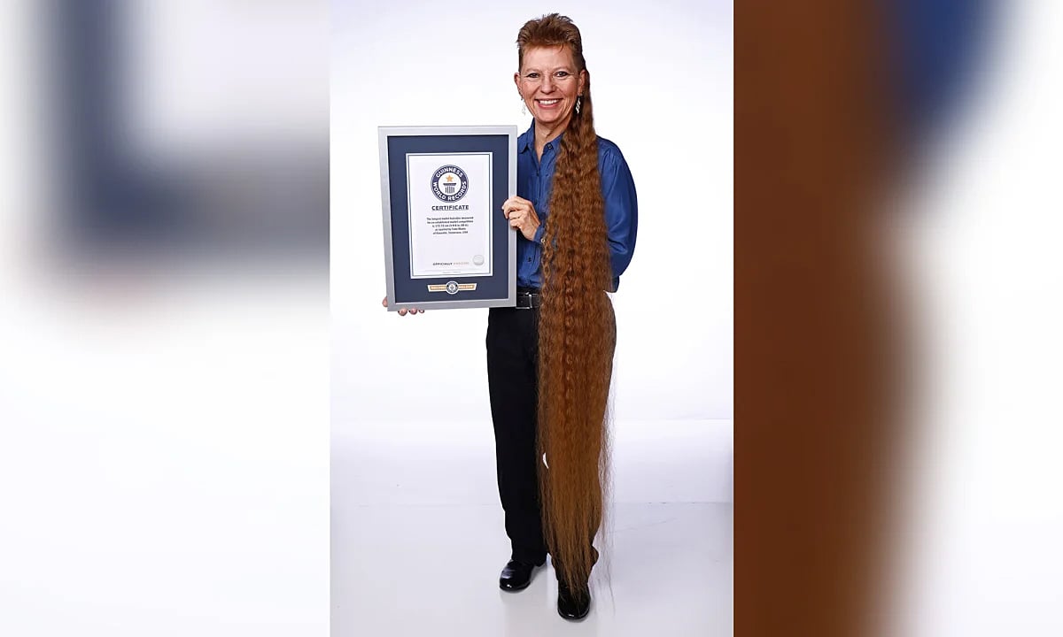 La mujer con el pelo mullet más largo del mundo