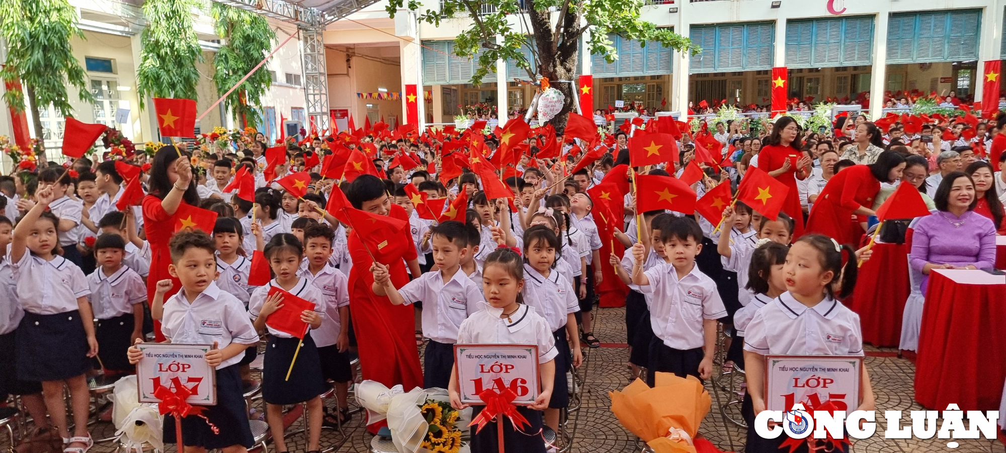 นักเรียนไฮฟองเกือบ 500,000 คนมีความสุขในวันแรกของภาคเรียน 6