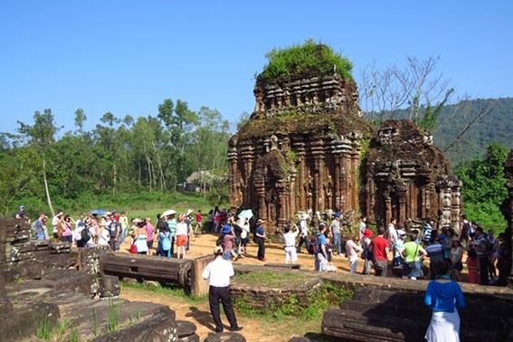 Du lịch tránh gây tiêu cực đến di sản văn hóa