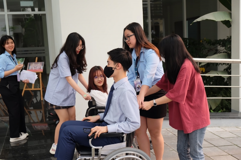 독립생활센터와 브라이트퓨처그룹이 주관하는 휠체어 체험 및 휠체어 지원 활동입니다.