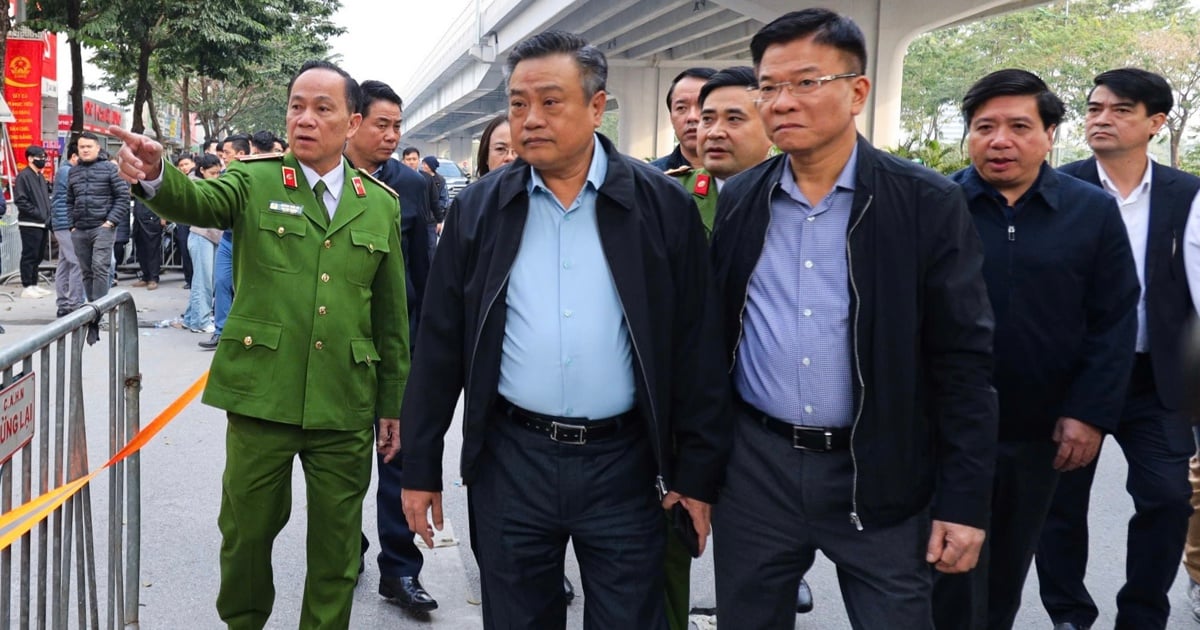 Los líderes gubernamentales y el presidente del Comité Popular de Hanoi acudieron al lugar para dirigir la respuesta al incendio en la cafetería de la calle Pham Van Dong.