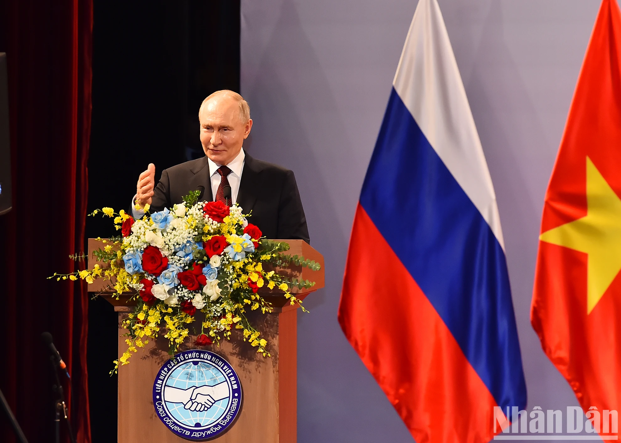 [Foto] El presidente To Lam y el presidente Vladimir Putin se reunieron con líderes de la Asociación de Amistad Vietnam-Rusia y generaciones de ex estudiantes vietnamitas que estudian en Rusia. Foto 4