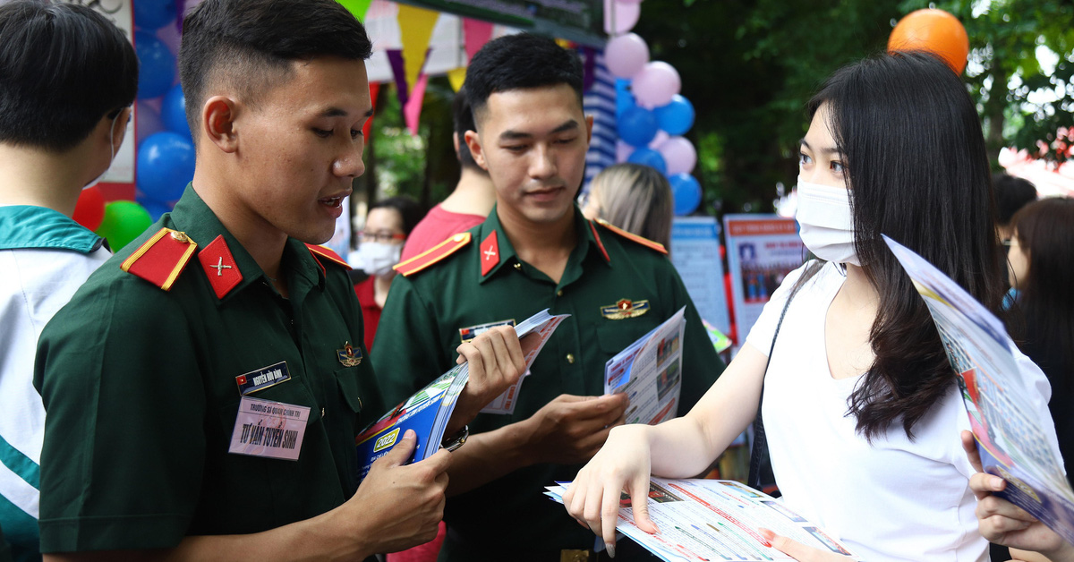 ប្រកាស​ពិន្ទុ​ចូល​រៀន​នៅ​សាលា​នគរបាល​ប្រជាជន និង​សាលា