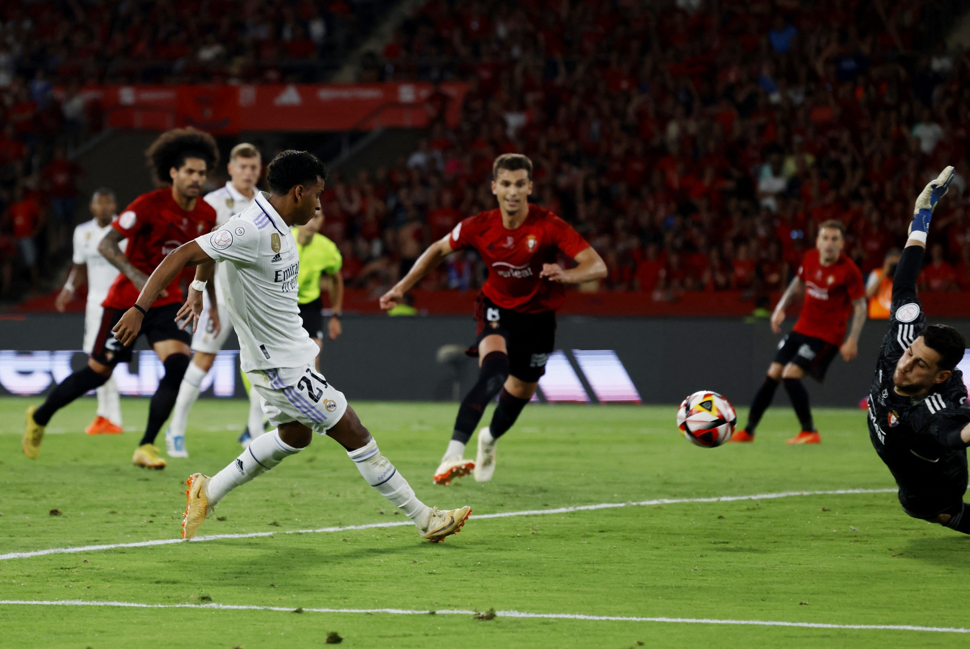 Đăng quang Cúp Nhà vua Tây Ban Nha, Real Madrid mơ cú đúp vô địch - Ảnh 1.