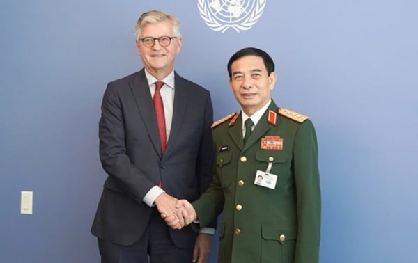 General Phan Van Giang meets with the Deputy Secretary General of the United Nations