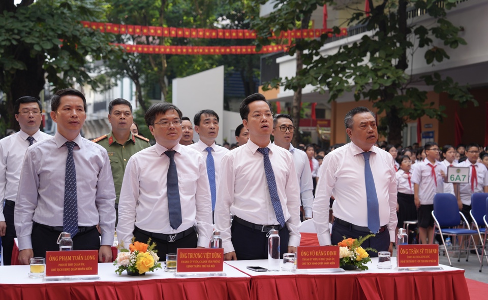 Chairman of Hanoi People's Committee Tran Sy Thanh and delegates attending the opening ceremony. Photo: Hong Thai