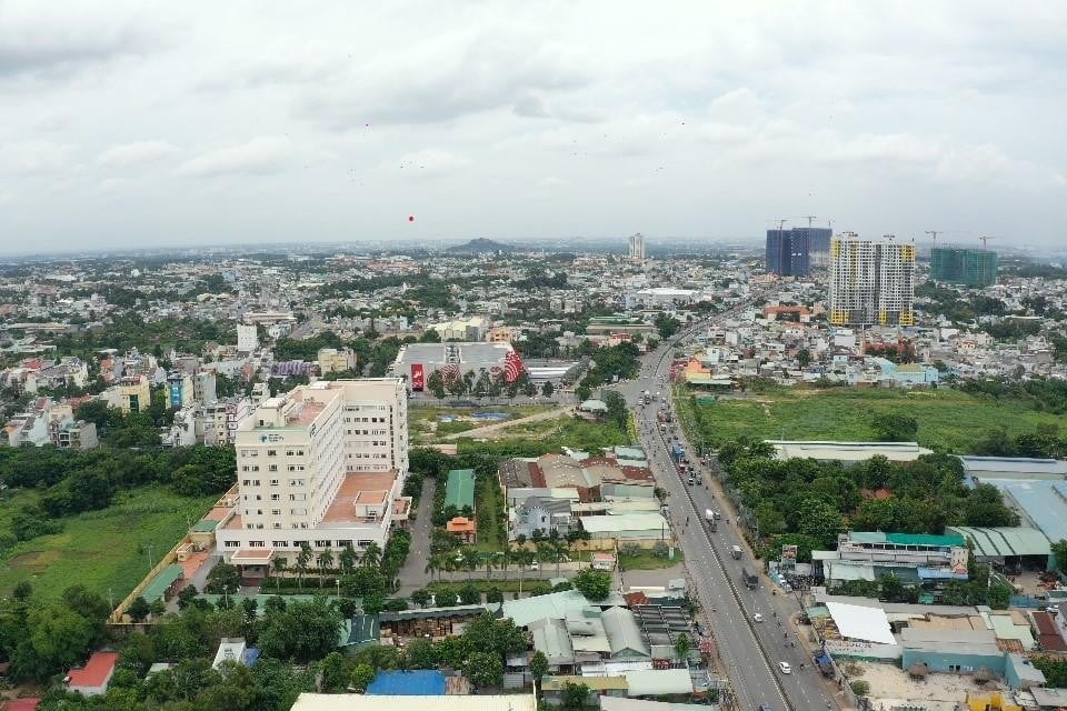 ទីផ្សារ​អចលនទ្រព្យ​ក្នុង​ខេត្ត​ជិត​ទីក្រុង​ហូជីមិញ រាជធានី​តូច និង​ធំ រូបរាង​ខាងក្រៅ ១