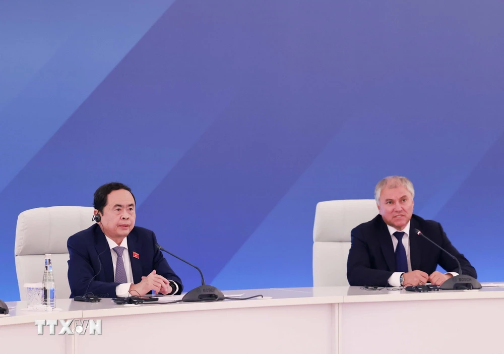 National Assembly Chairman Tran Thanh Man and Chairman of the State Duma of the Russian Federation Vyacheslav Victorovich Volodin co-chaired the third meeting of the Vietnam-Russia Inter-Parliamentary Cooperation Committee. (Photo: Thong Nhat/VNA)