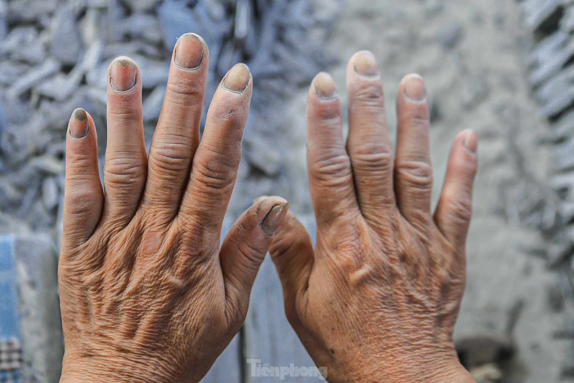 ダナン最大の石切り村の人々は40度の暑さの中で生計を立てるために奮闘している。写真7