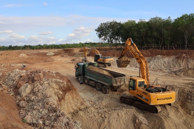 Mỏ đất Hàm Trí phục vụ thi công cao tốc Vĩnh Hảo - Phan Thiết. Ảnh: Việt Quốc