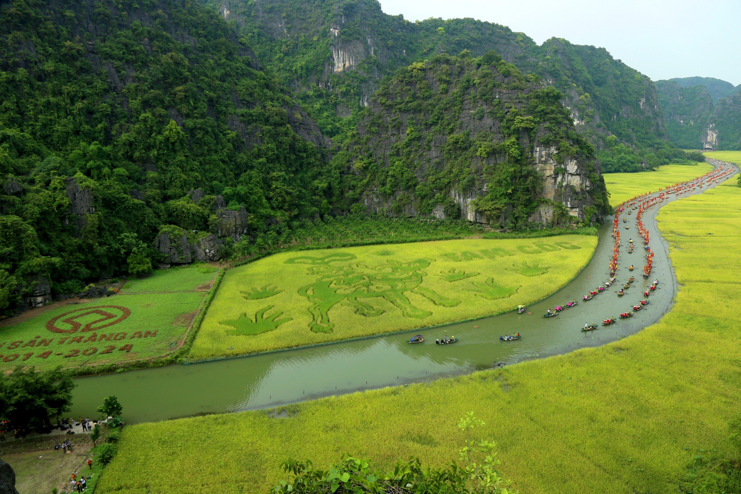 Vạn người tới Ninh Bình ngắm bức tranh 