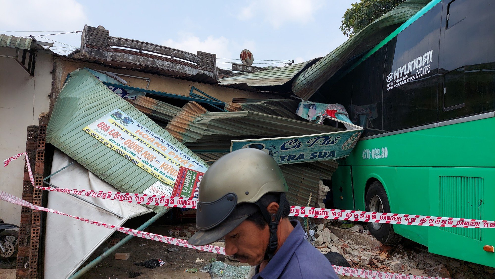 Giây phút kinh hoàng khi xe giường nằm lao vào nhà dân - Ảnh 5.