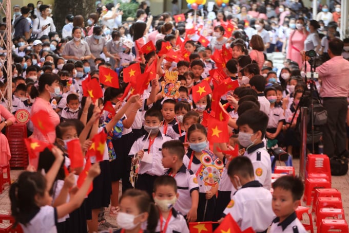 Ceremonia de apertura en la Escuela Primaria Nguyen Binh Khiem (Distrito 1, Ciudad Ho Chi Minh), por la mañana del 5 de septiembre de 2022. Foto: Quynh Tran